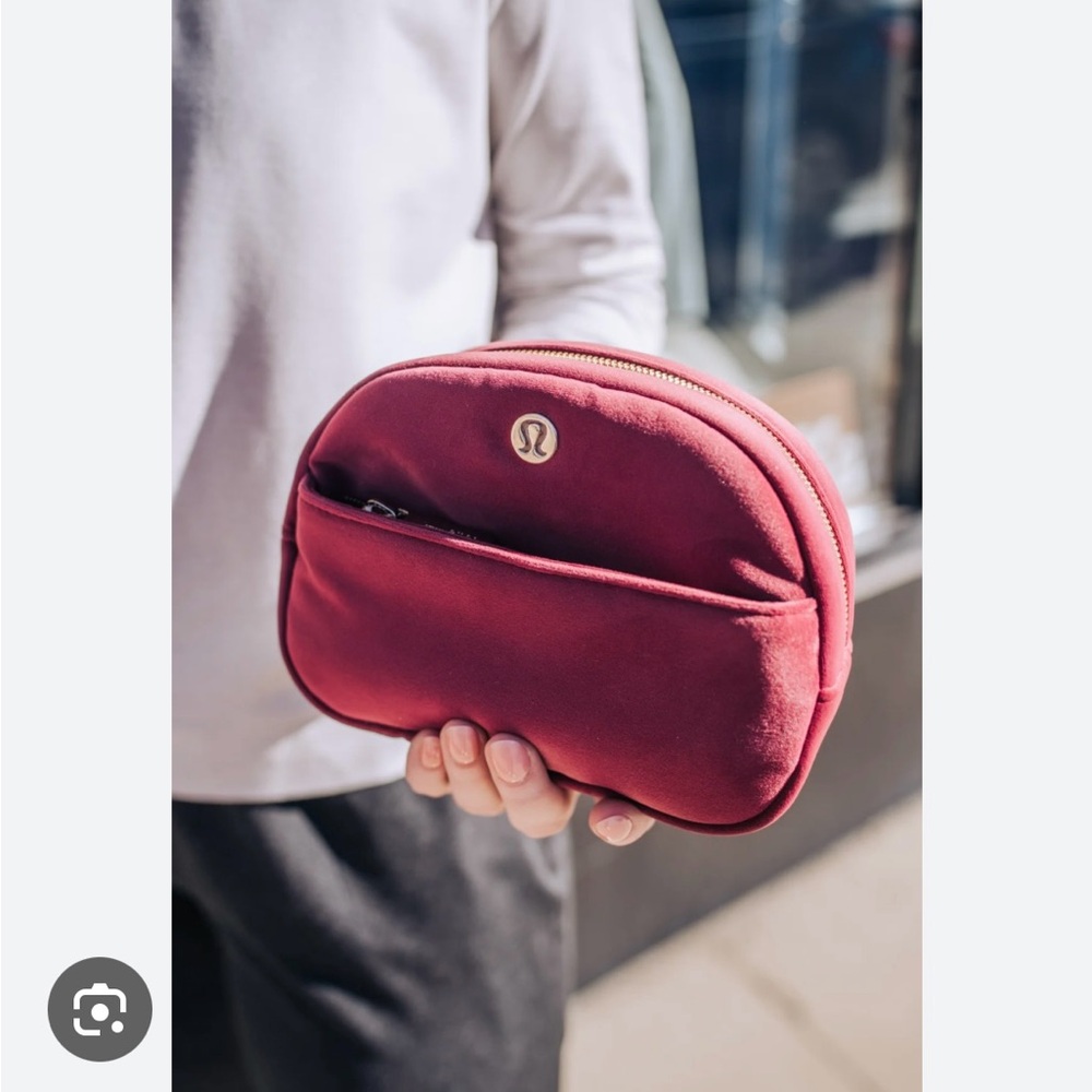 Lululemon Go Getter Pouch Mini Velour in Burgundy